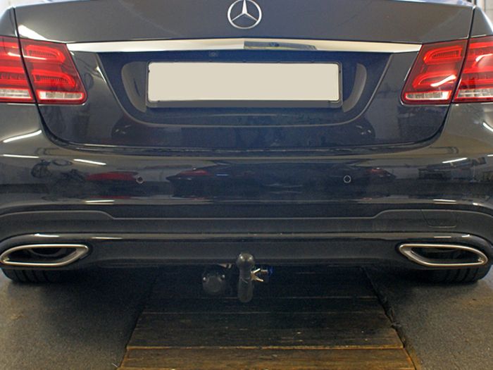 Anhängerkupplung für Mercedes-E-Klasse Limousine W 212, spez. m. AMG Sport o. Styling Paket, nicht Erdgas, Baureihe 2009-2011 V-abnehmbar