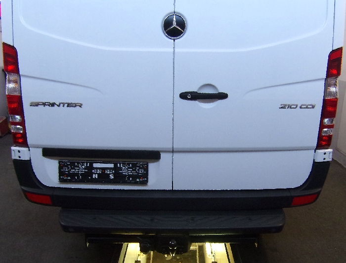 Anhängerkupplung für Mercedes-Sprinter Kastenwagen Heckantrieb 209-324, Radstd. 3665mm, Fzg. mit Trittbrettst., Baureihe 2006-2018 starr