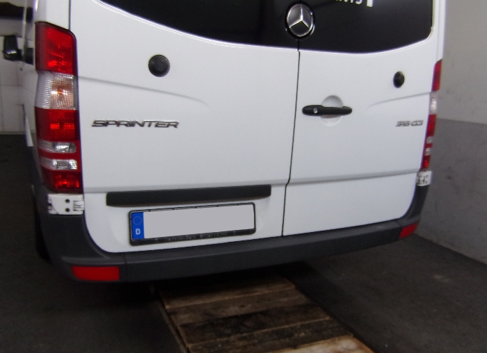 Anhängerkupplung für Mercedes-Sprinter Kastenwagen Heckantrieb 209-324, Radstd. 3665mm, Fzg. ohne Trittbrettst., Baureihe 2006-2018 starr