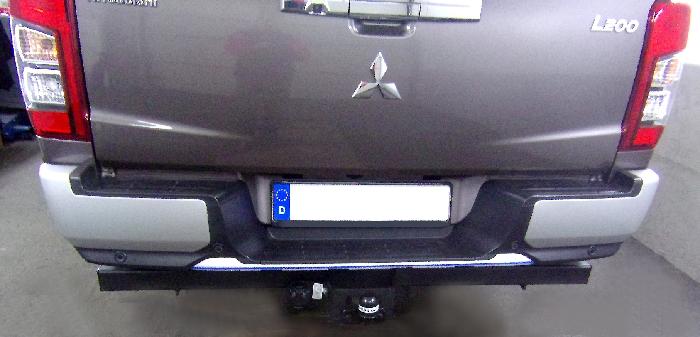 Anhängerkupplung für Mitsubishi-L200 Fzg. mit Kunststoff- Stossstange, Baureihe 2015-2019 starr