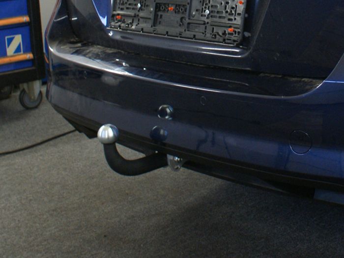 Anhängerkupplung für VW-Passat 3c, incl. 4-Motion, Limousine, Baureihe 2010-2014 starr