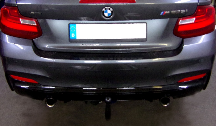 Anhängerkupplung BMW 2er F23 Cabrio, speziell M235i xDrive, nur für Heckträgerbetrieb, Montage nur bei uns im Haus, Baureihe 2014-2016  vertikal