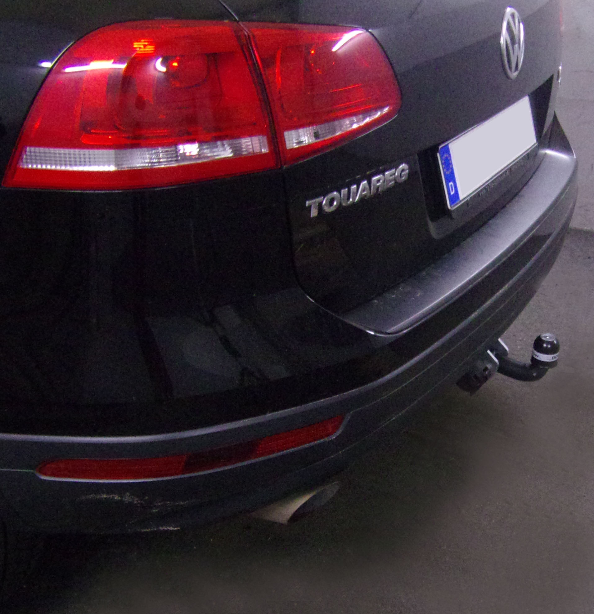 Anhängerkupplung für VW-Touareg f. Fzg. m. Reserverad am Boden, Baureihe 2010-2017 starr
