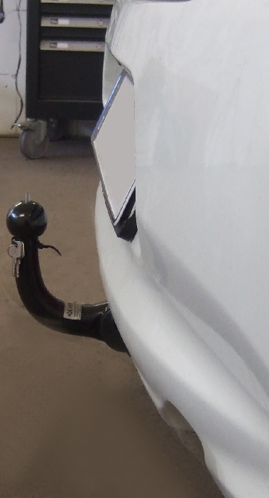 Anhängerkupplung für Nissan-Micra K13, mit Nebelschlussleuchte in d. Schürze, nur für Heckträgerbetrieb, Montage nur bei uns im Haus, Baureihe 2013- abnehmbar